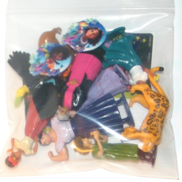 Encanto Movie Figure Set of 12 with 10 Figures and 2 Character Rings! - Picture 8 of 8